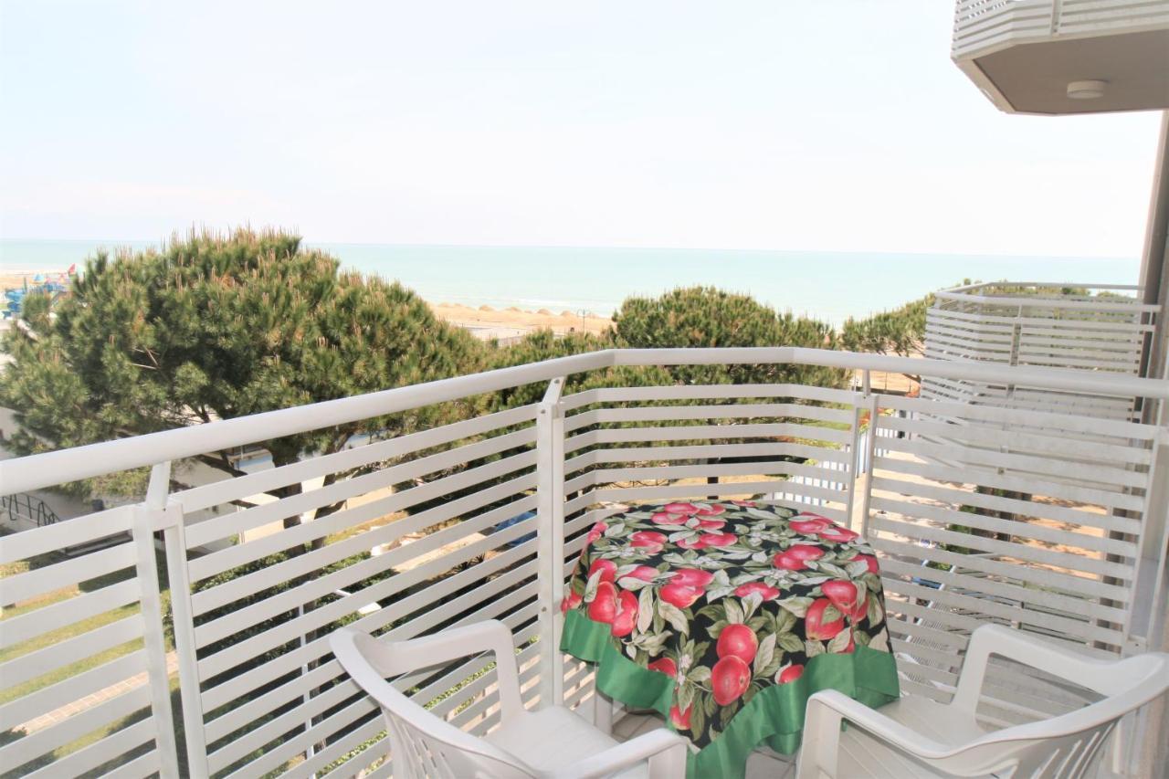 Brioni Fronte Mare Apartman Lido di Jesolo Kültér fotó